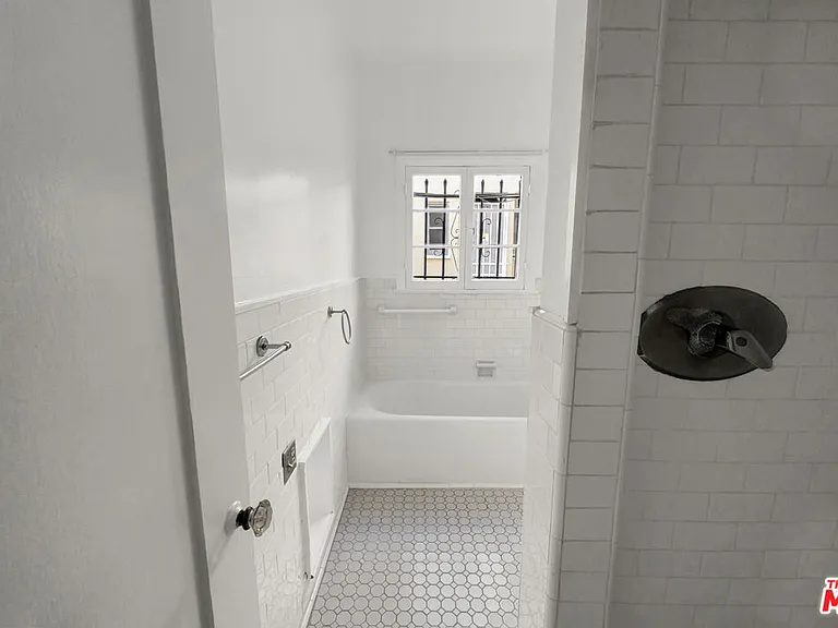 351 N Sierra Bonita Ave #2 — Photo 17