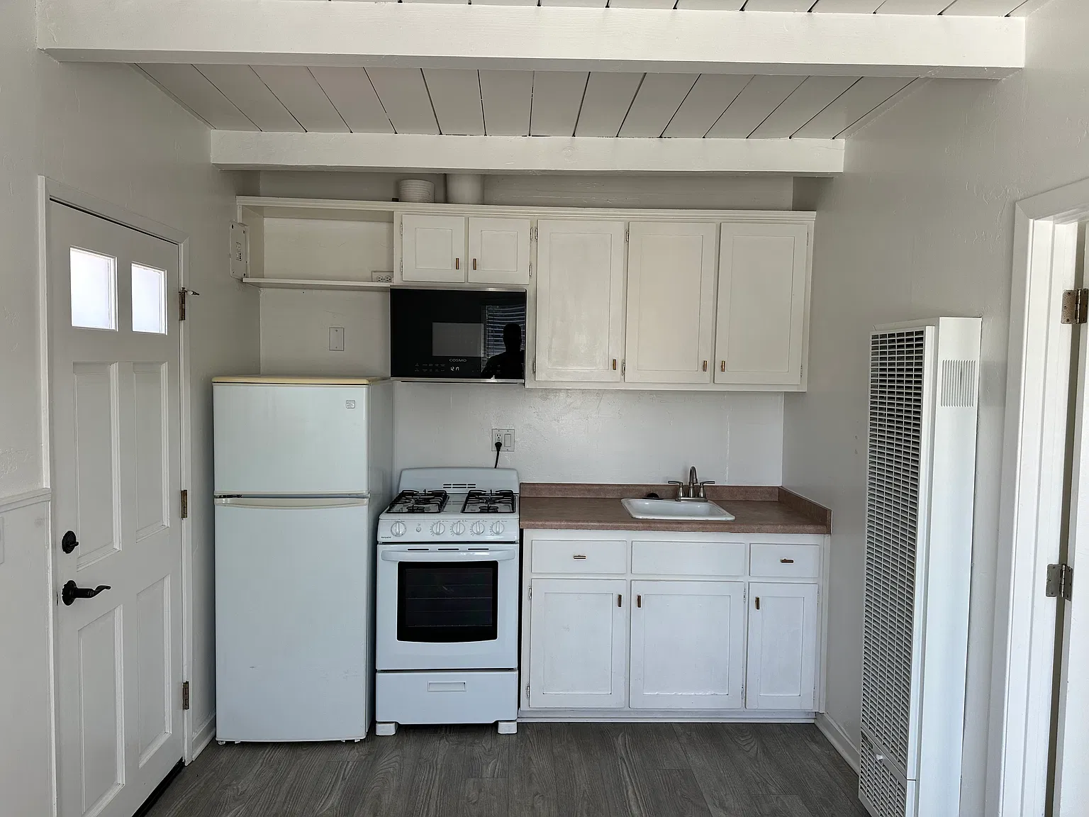 1 bed, 368 sqft, $2,100 — Photo 3