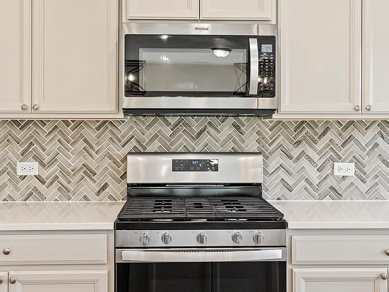 210 Adobe Pl — Photo 17
