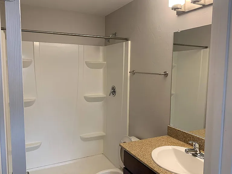 2 Bed 2 Bath Upstairs