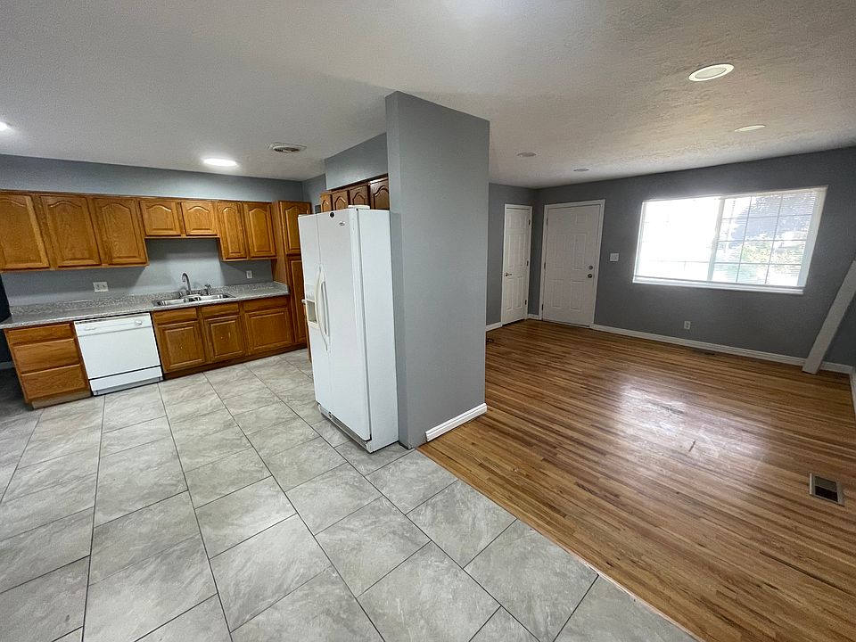 1st image of 1810 W Champagne Ave S