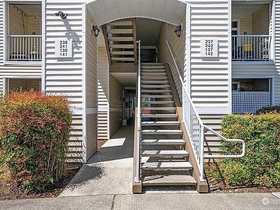 5th image of 10011 186th Street E #141
