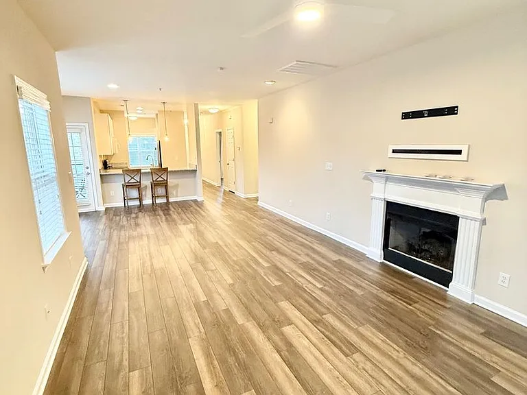 8938 Rosalyn Glen Rd — Photo 1