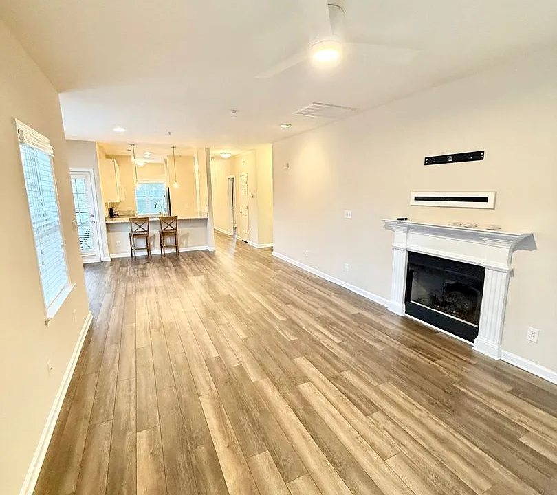 8938 Rosalyn Glen Rd