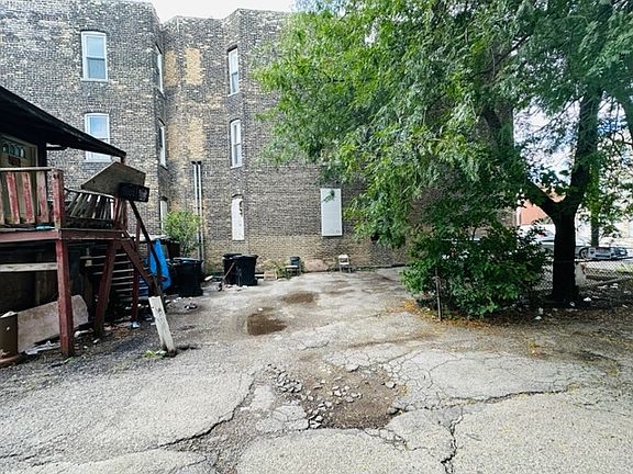 5th image of 2749 W Chicago Ave