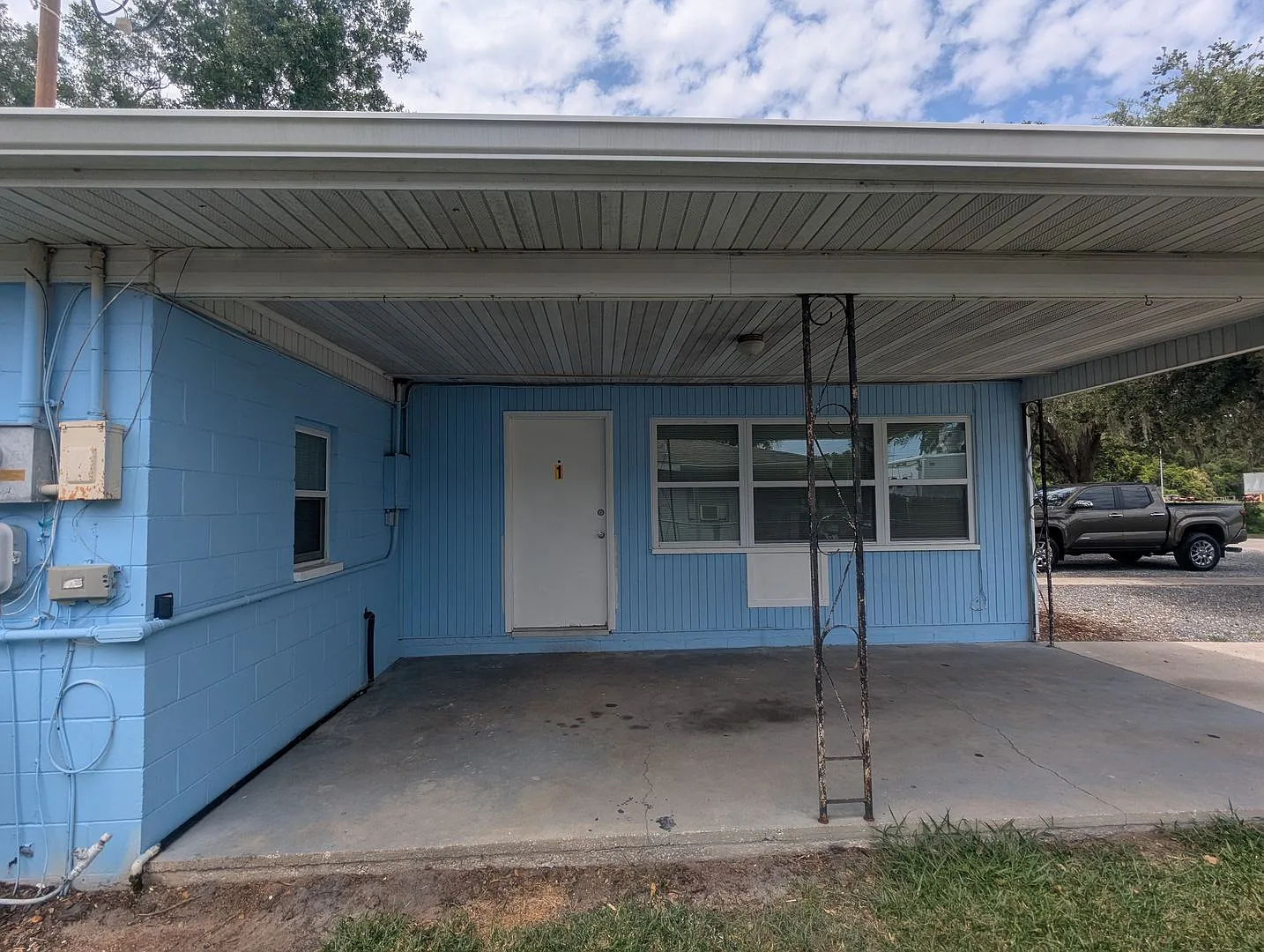 First Floor One Bedroom, One Bathroom For Rent, Pets Welcome, and Private Covered Parking — Photo 3