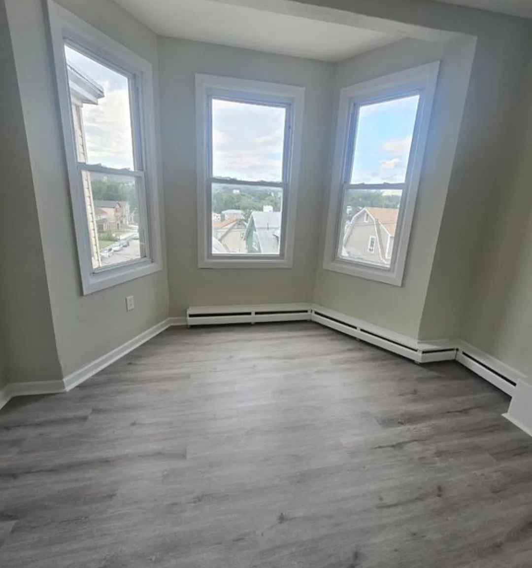 3 bed, $2,095 — Photo 4