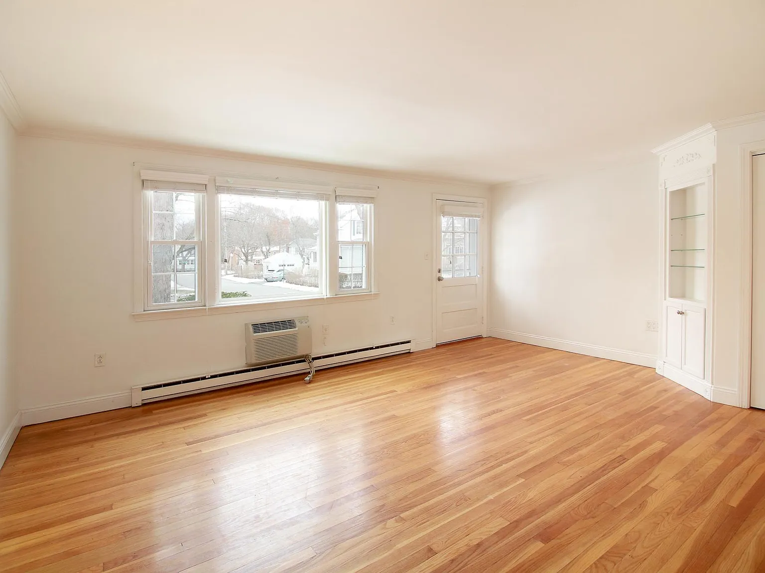 60 Lake St — Photo 3