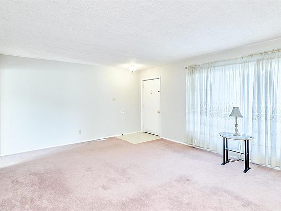 5th image of 3956 Del Lago Dr