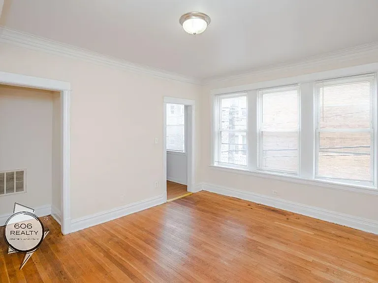 Marquette Park Apartment! — Photo 22