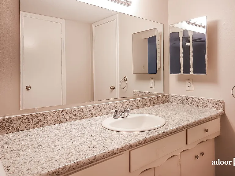 210 Castlewood Dr — Photo 15
