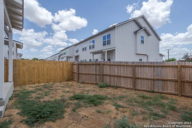 206 Topaz #1502 — Photo 24