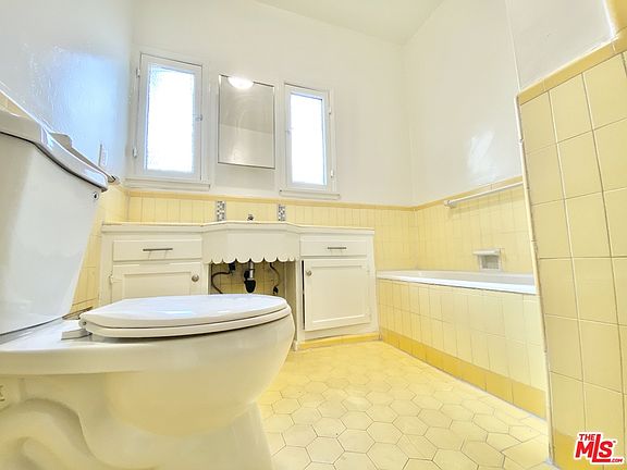 3rd image of 340 N Gardner St #A