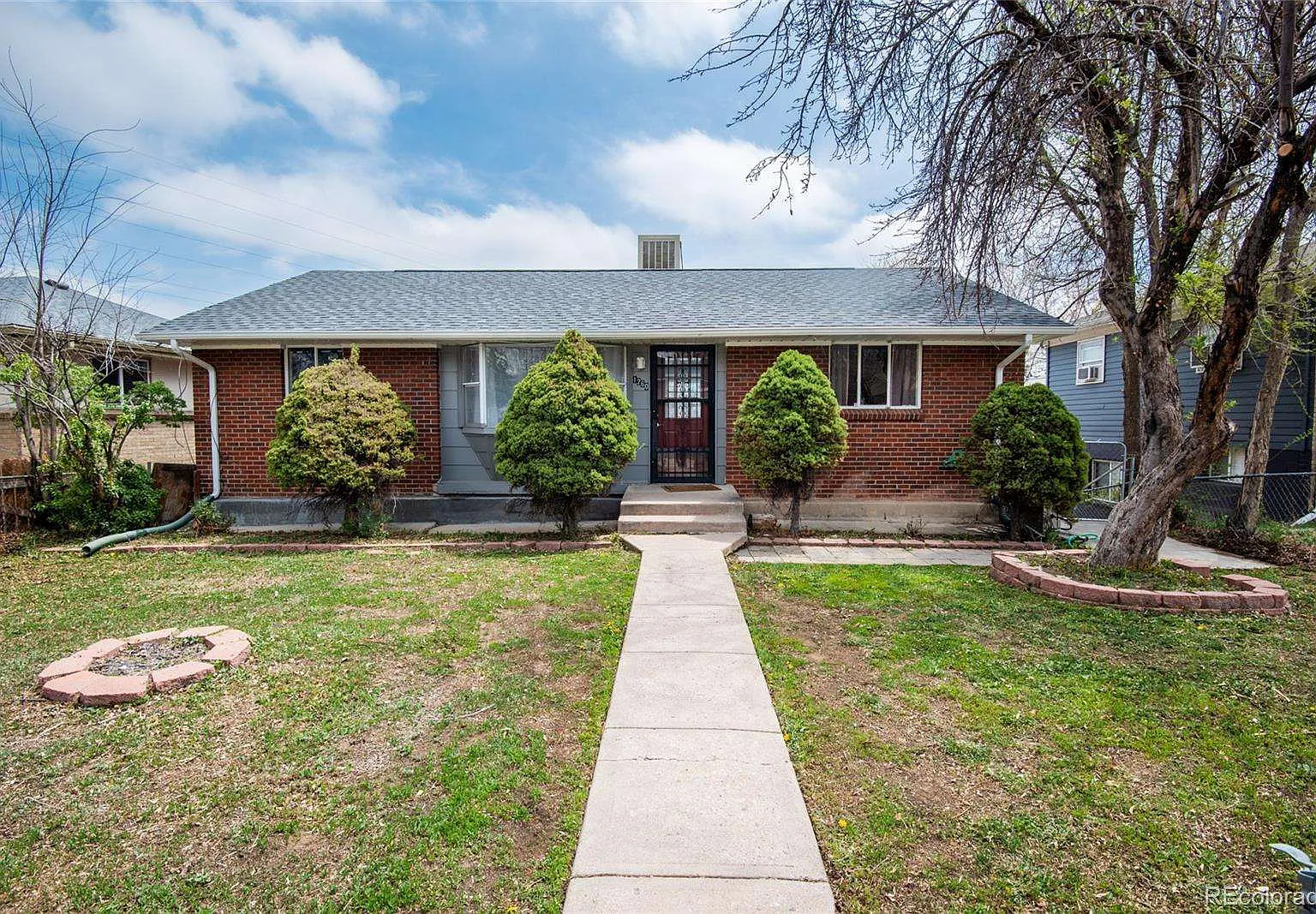Charming 3-Bed Duplex in Lakewood — Photo 2