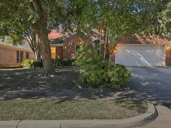 5709 Crowder Dr, Fort Worth, TX 76179