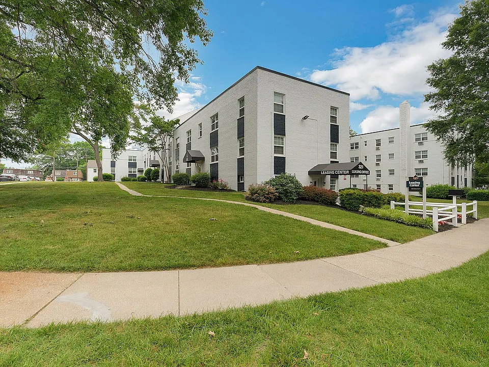 Laurel Court