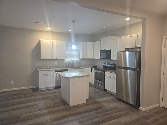 4th image of 2418 Remington Dr