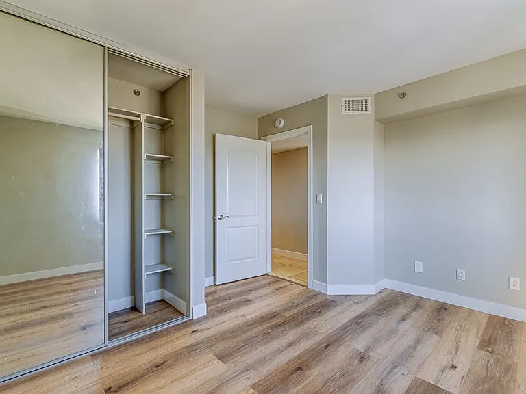 Bayview Tower Condominiums — Photo 8