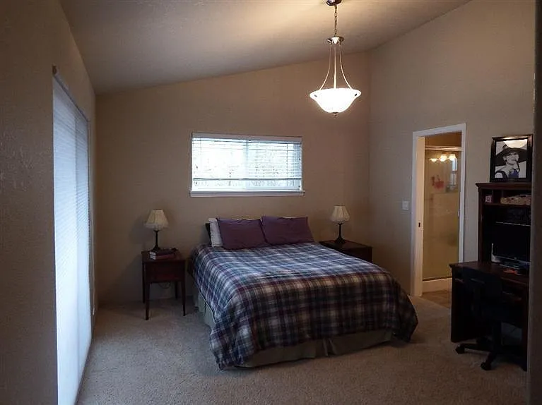 1672 SW Waterstone Dr — Photo 3