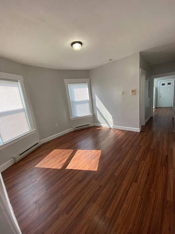 273 E Clark St — Photo 4