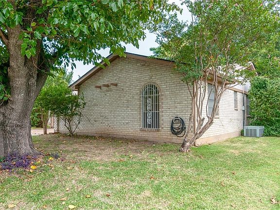 3rd image of 6804 Richardson Dr