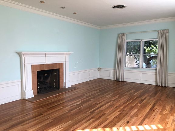 3rd image of 440 E 1st Ave