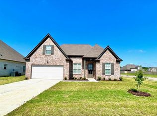 8765 Kennesaw Dr E, Millington, TN 38053