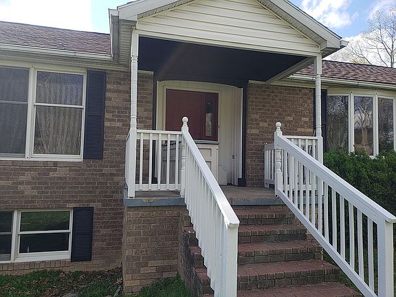 4th image of 225 Hichwood Ct