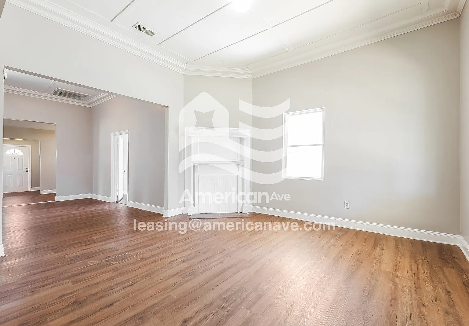 3 bed, 2.0 bath, 1800 sqft, $1,628 — Photo 3