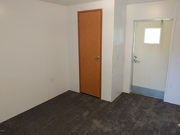 5th image of 320 Railroad Ave S