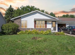 1003 N Wuthering Hills Dr, Janesville, WI 53546