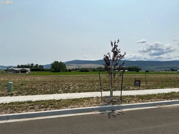 10605 Greg Ln, La Grande, OR 97850