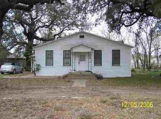 820 W Goodwin St, Pleasanton, TX 78064