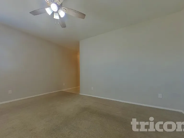30900 W Picadilly Rd — Photo 2