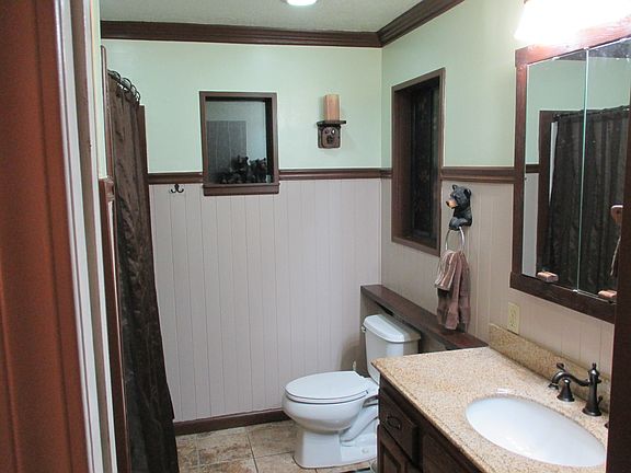 3rd image of 3453 Champlain Dr