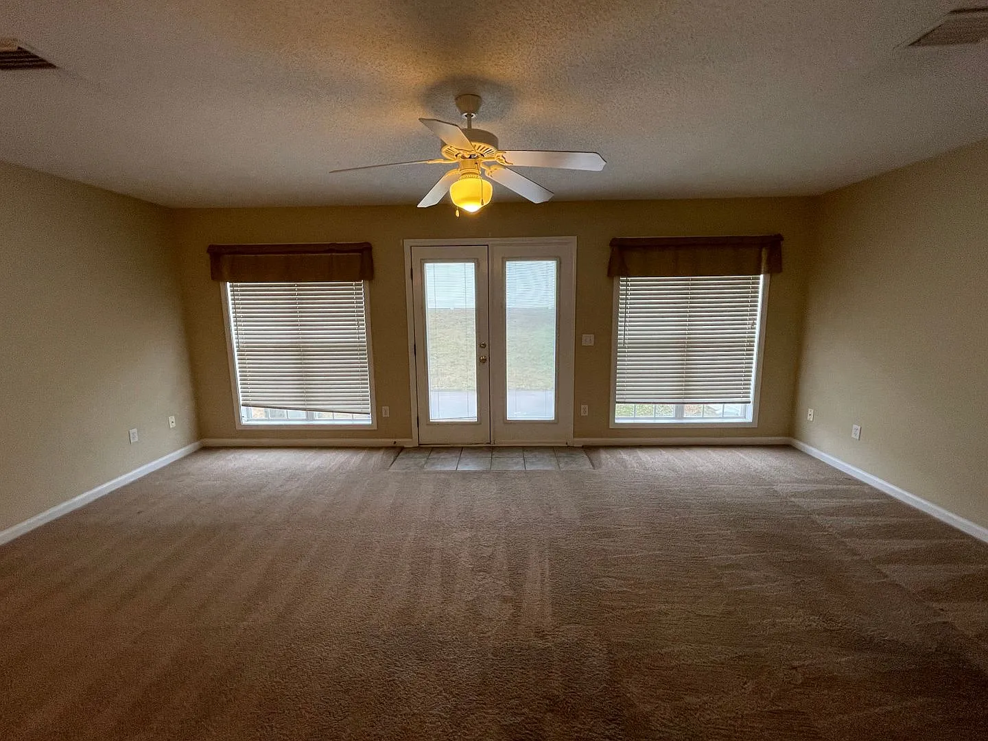 Dunwoody Subdivision - End Unit! — Photo 3