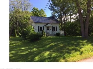 12 Maple St, Topsham, ME 04086