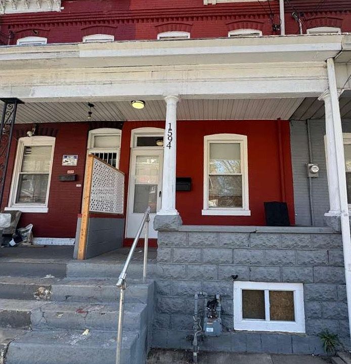 1st image of 1594 Chestnut Ave
