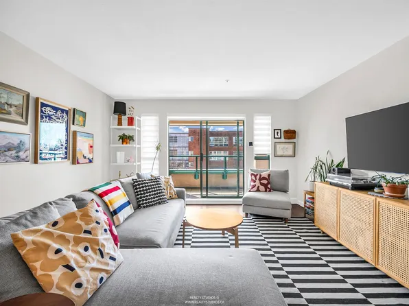 223 Mountain Hwy #303, North Vancouver, BC V7J 3V3