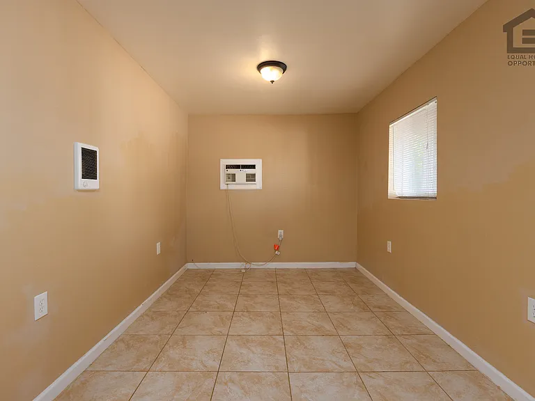 2501 W Belmont Ave — Photo 10
