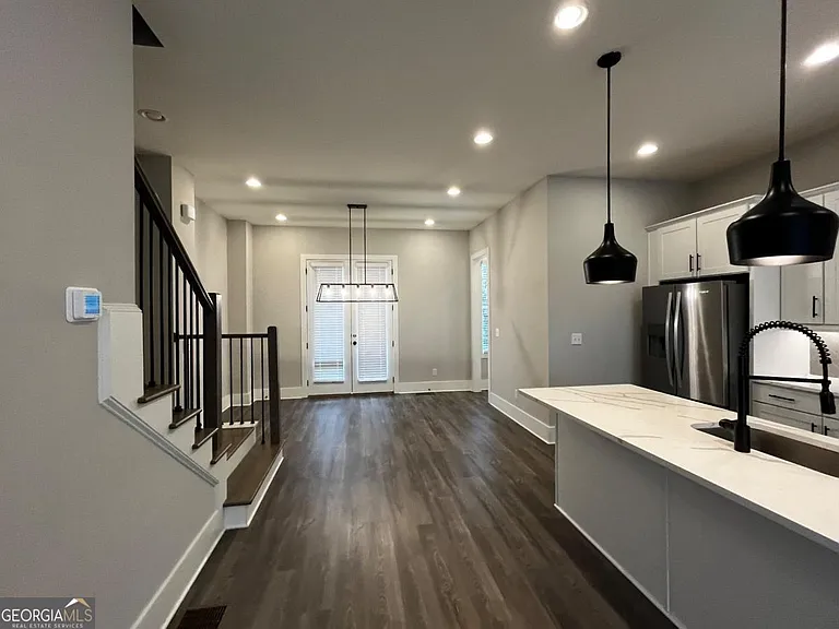 2011 Oak Ln NW — Photo 5