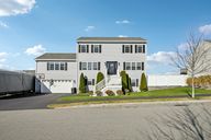 Gedney Dr-S2511-001.jpg