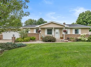 7315 Shadbleau Dr, Jenison, MI 49428