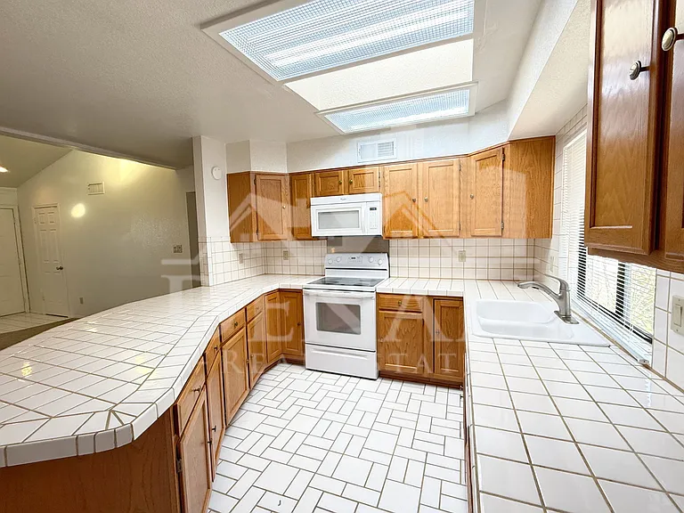 15076 N Escondido Dr #B — Photo 8