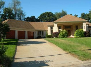 52471 Silverleaf Ct, Granger, IN 46530