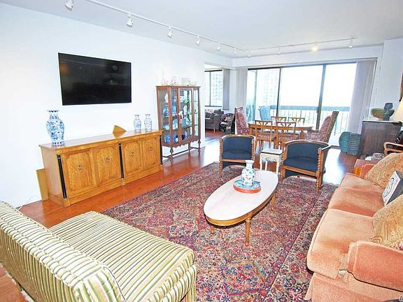 4th image of 18H Queens Ave