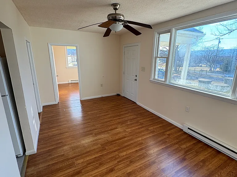 1533 Honeyville Rd #B — Photo 6