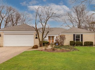 756 Stonegate Rd, Libertyville, IL 60048