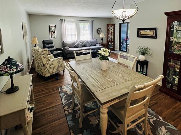 4th image of 3811 Northwoods Ct NE Unit 1