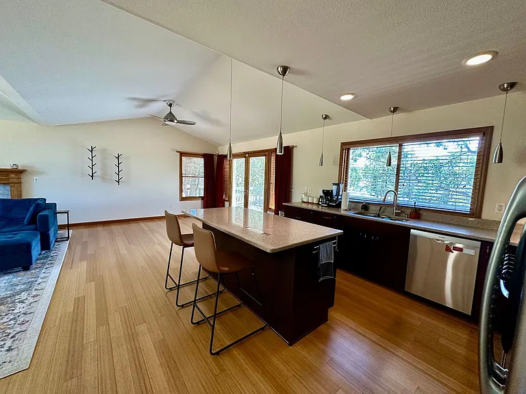 6425 Coopers Hawk Rd — Photo 5